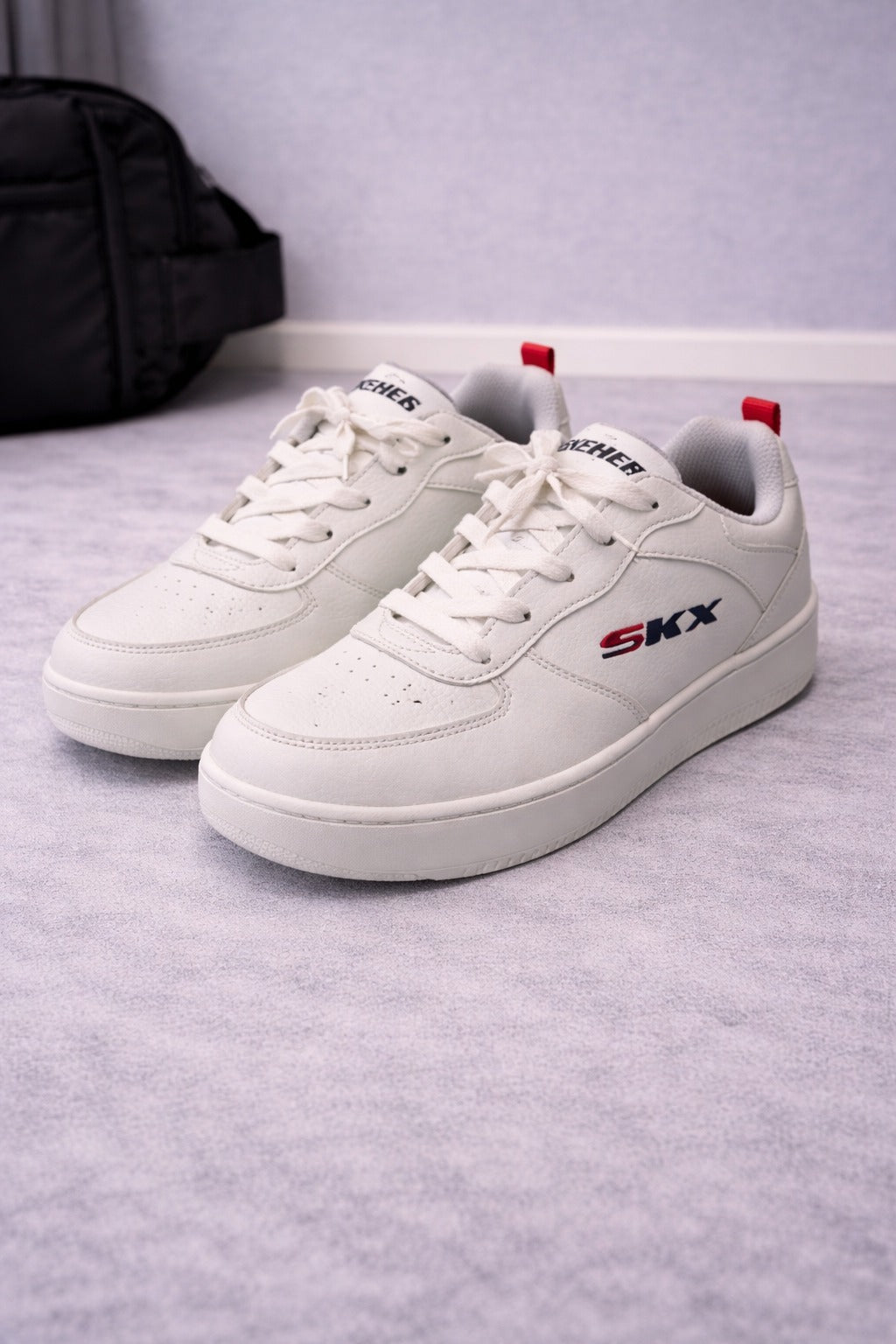 Skechers: Boys bright white