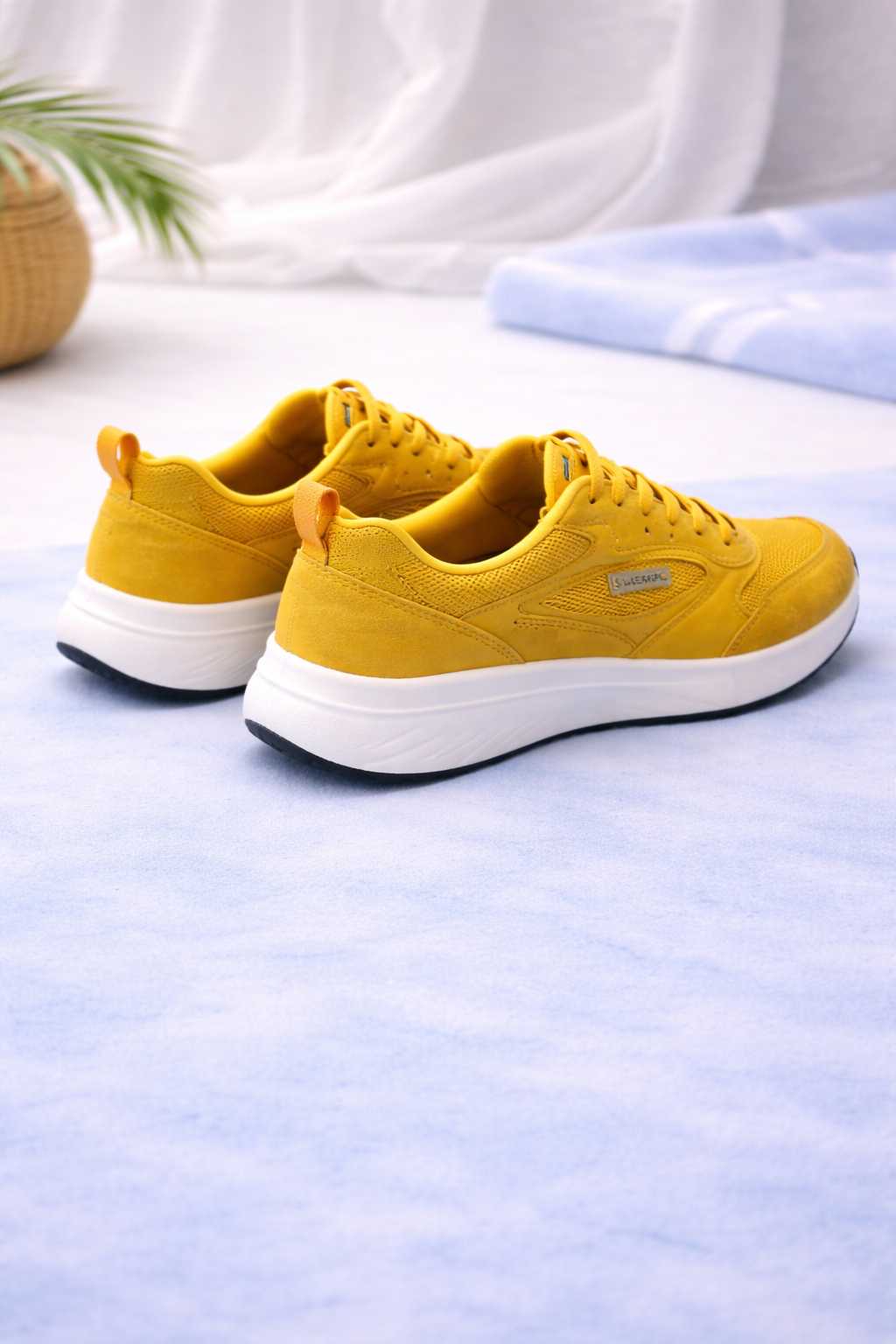 Skechers: Shiny Yellow