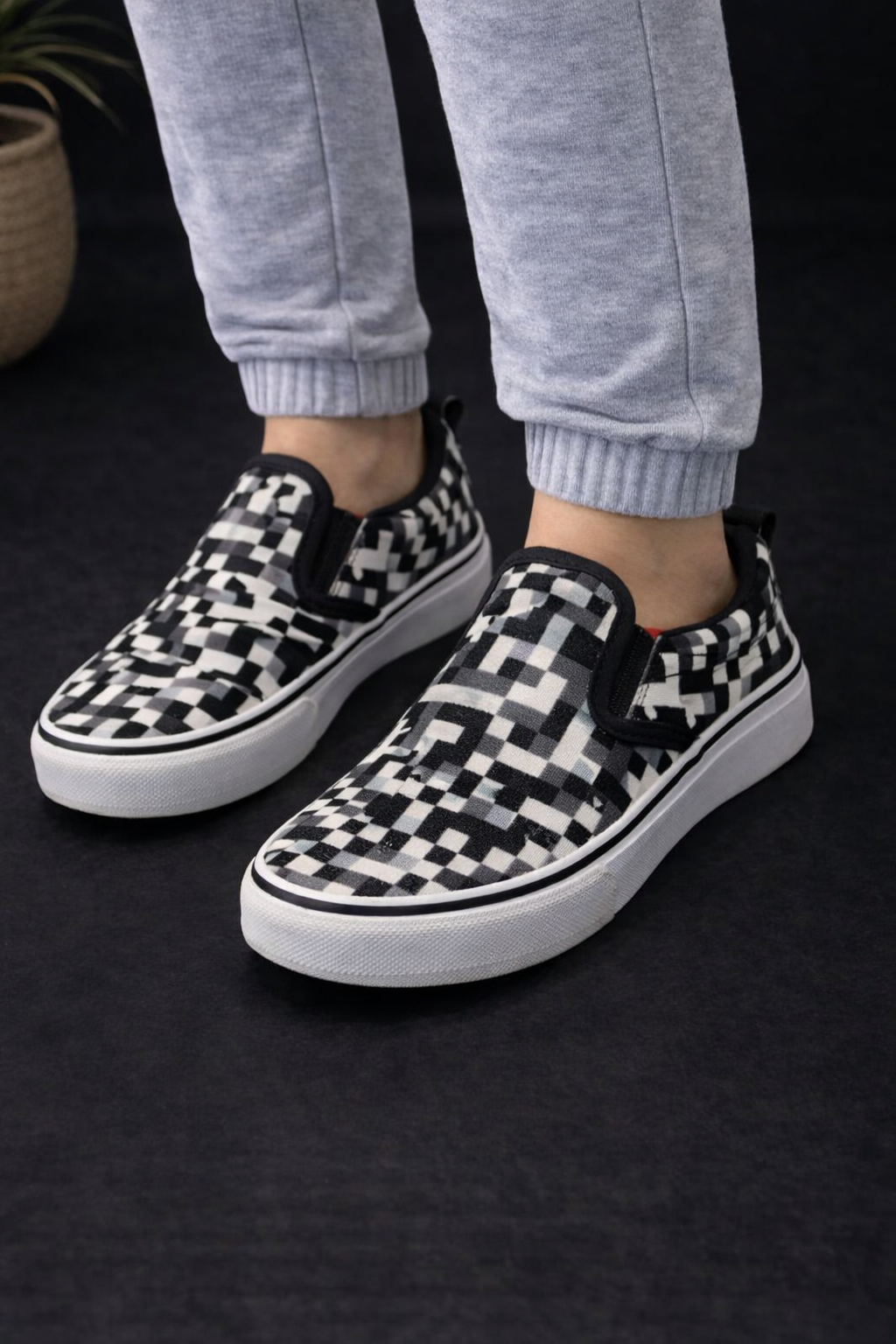 Skechers: Girls multi black