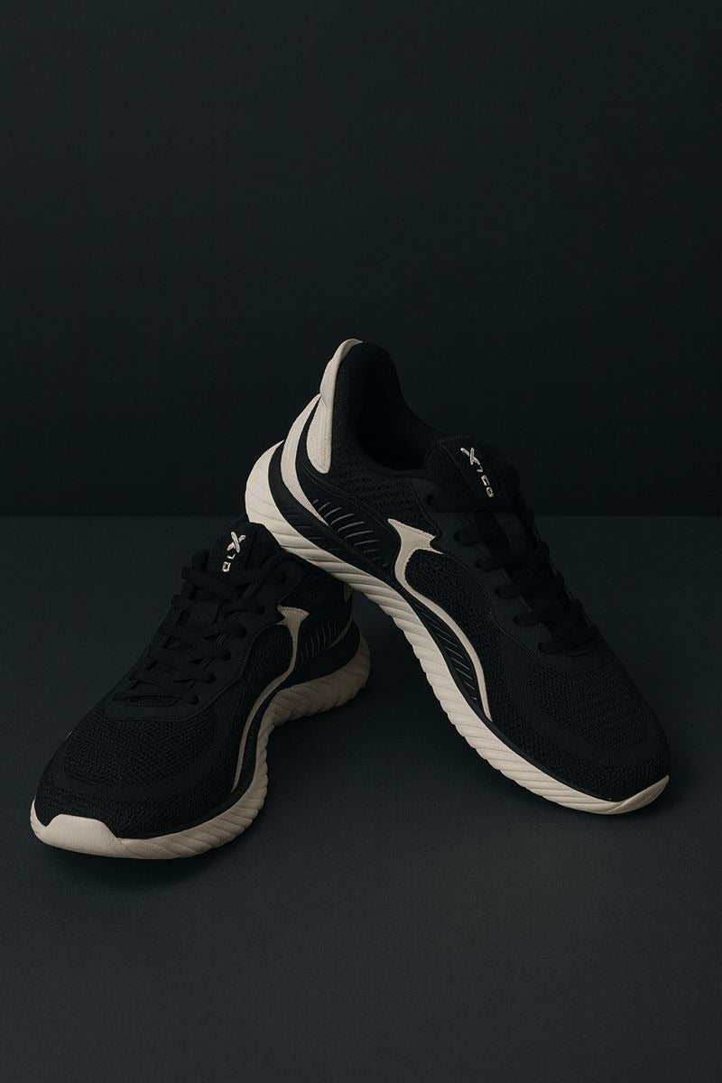 Xtep: Black- hot white