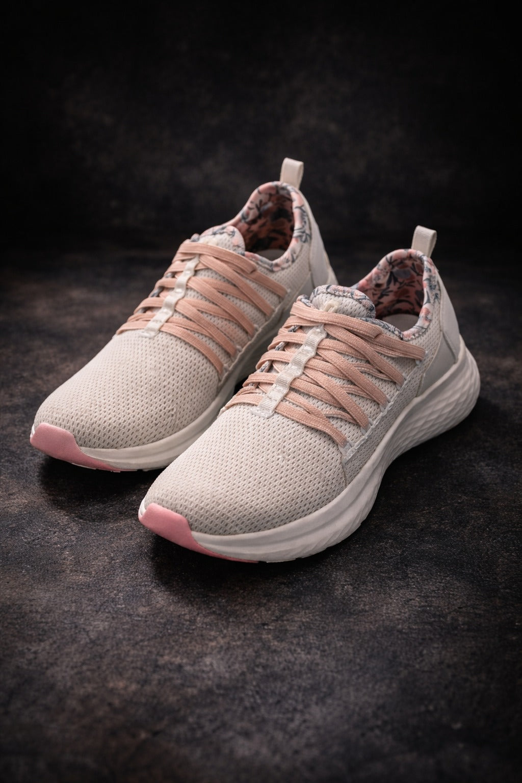 Skechers: Blush pink