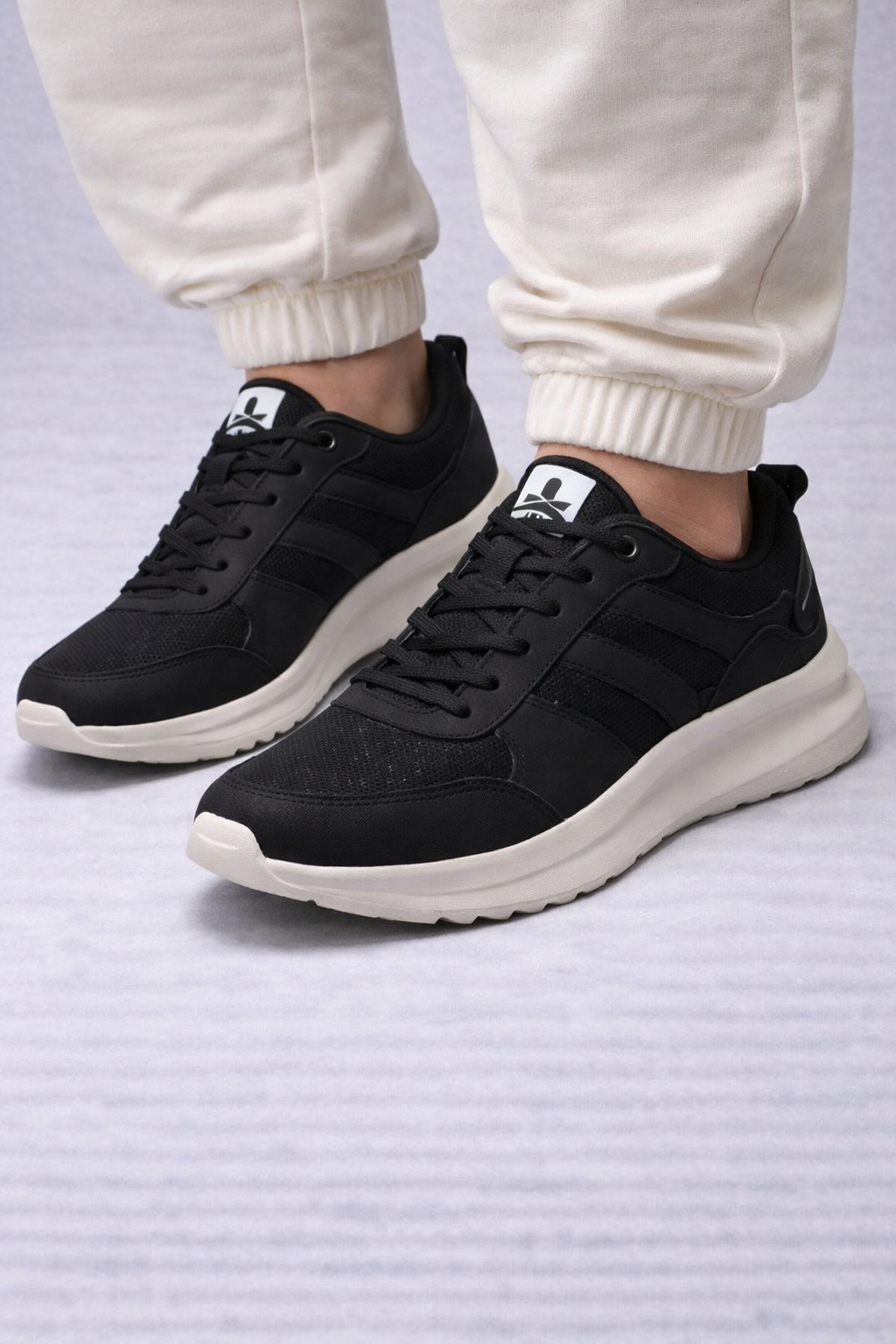 Xtep: Classy matte black