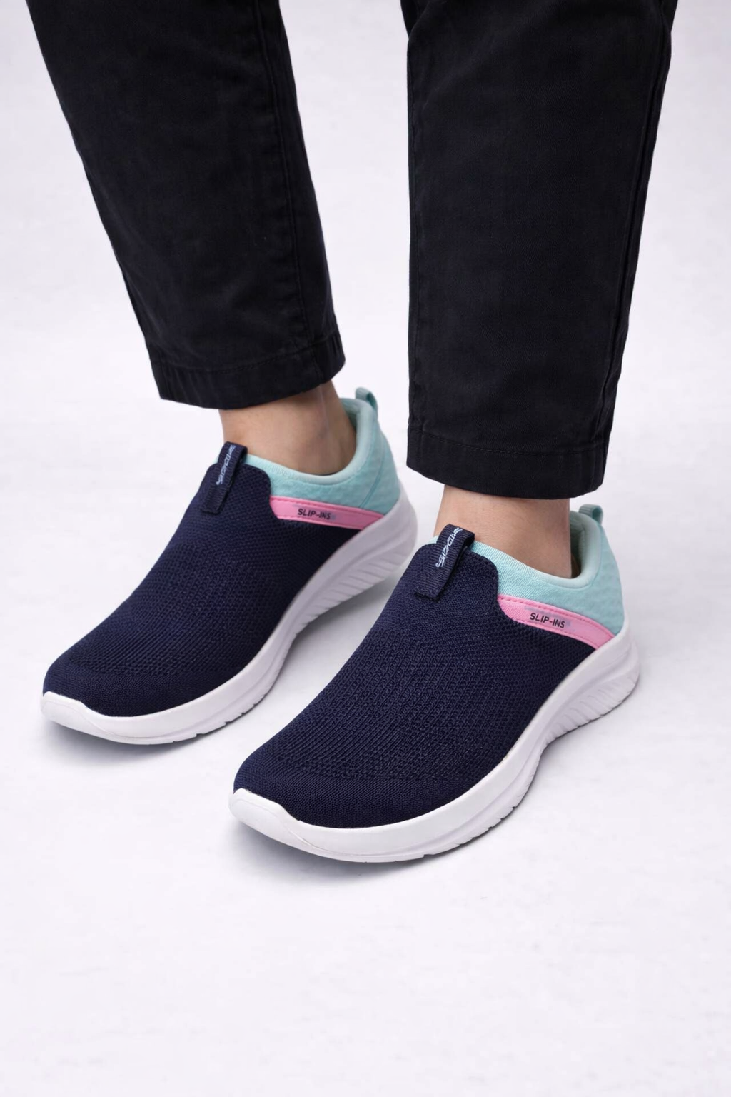 Skechers: Girls bright blue