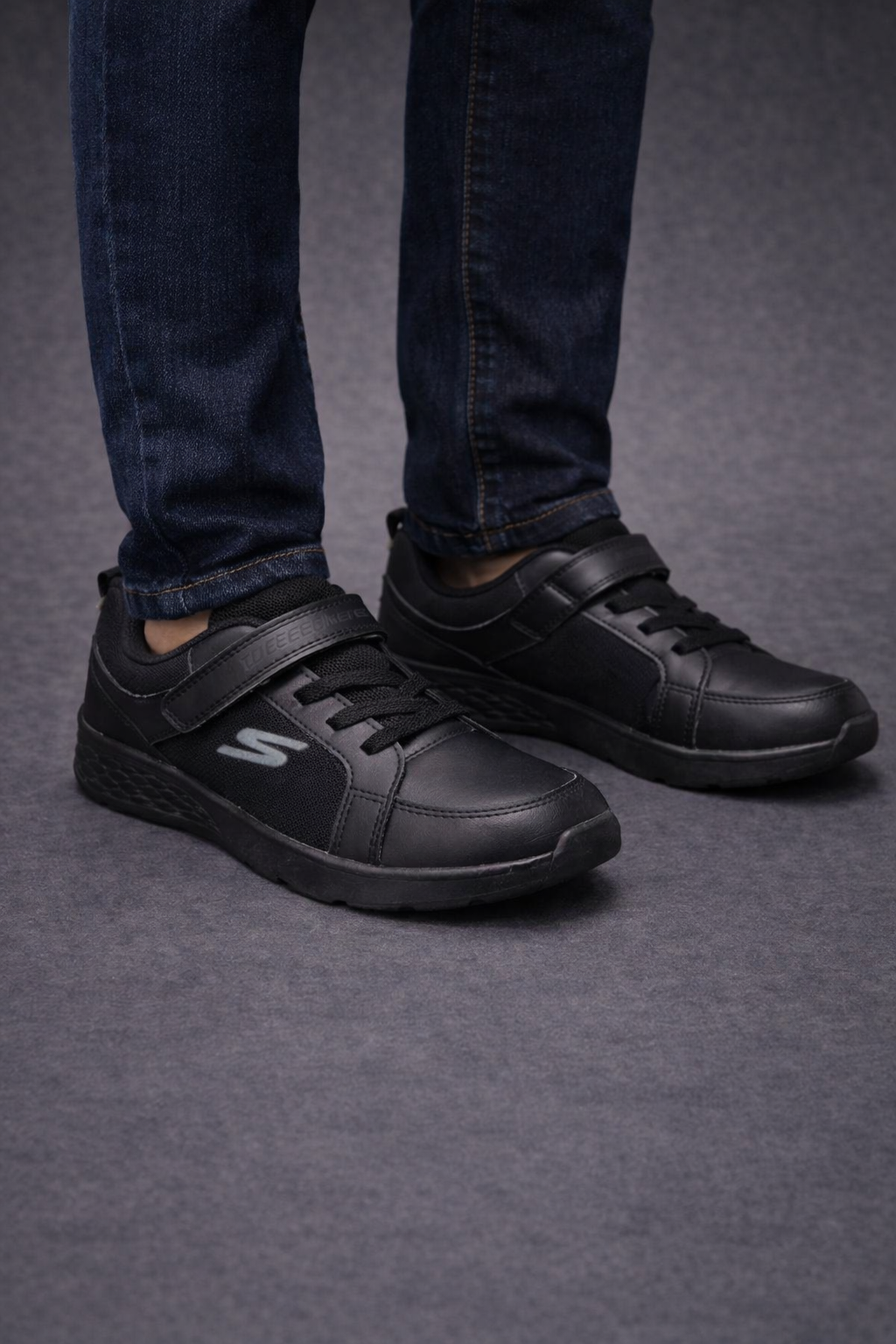 Skechers: Hot black
