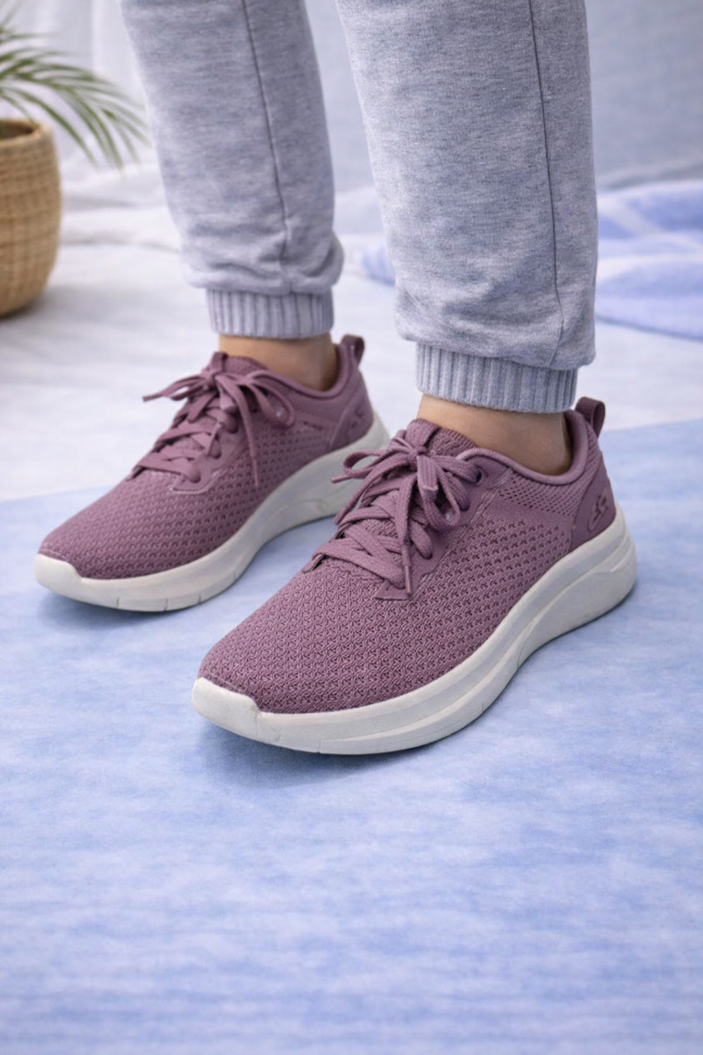 Skechers: Light Pink