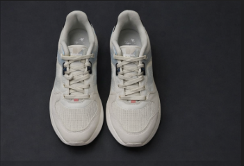 Xtep: White with colour bg