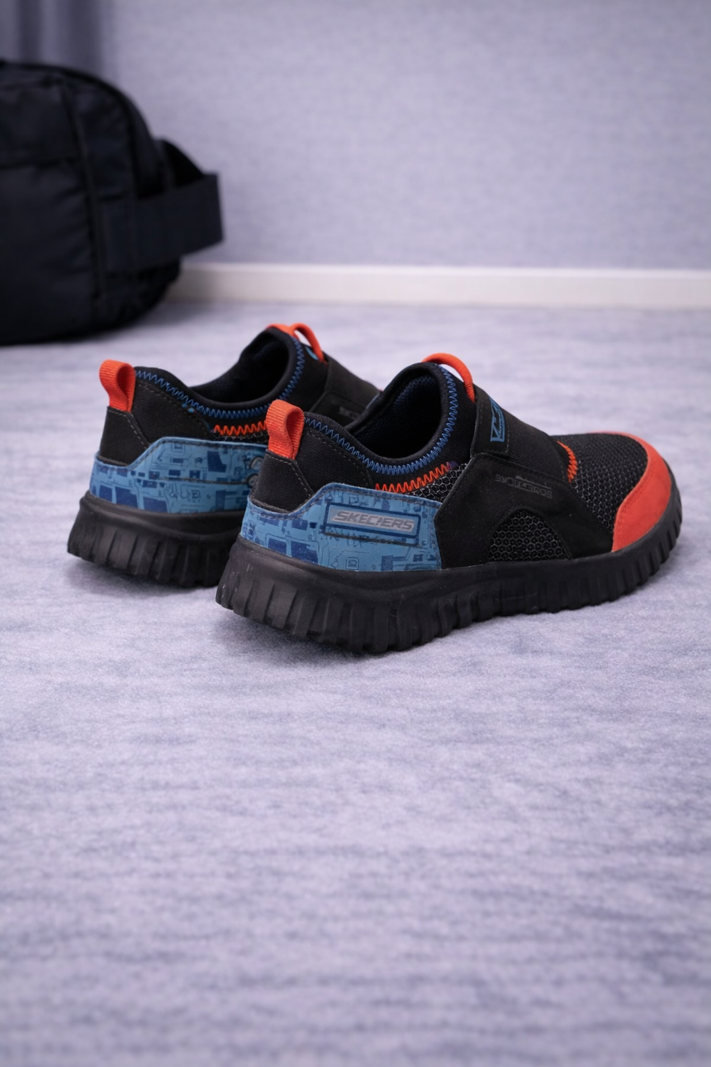 Skechers: Boys Black-red