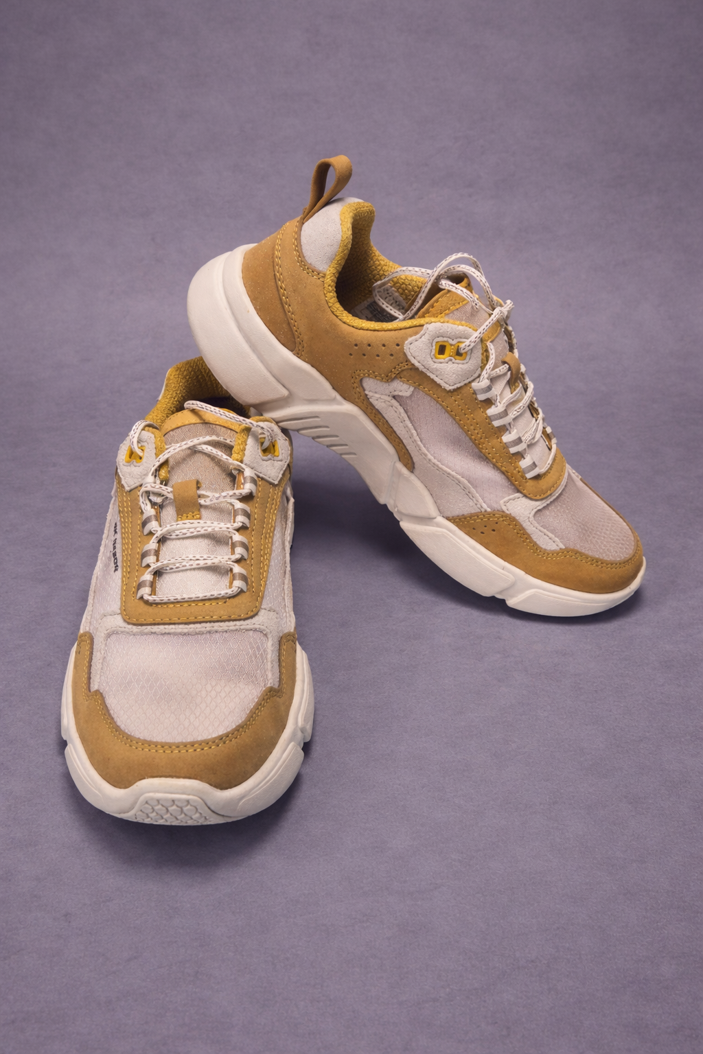 Skechers: Mustard white