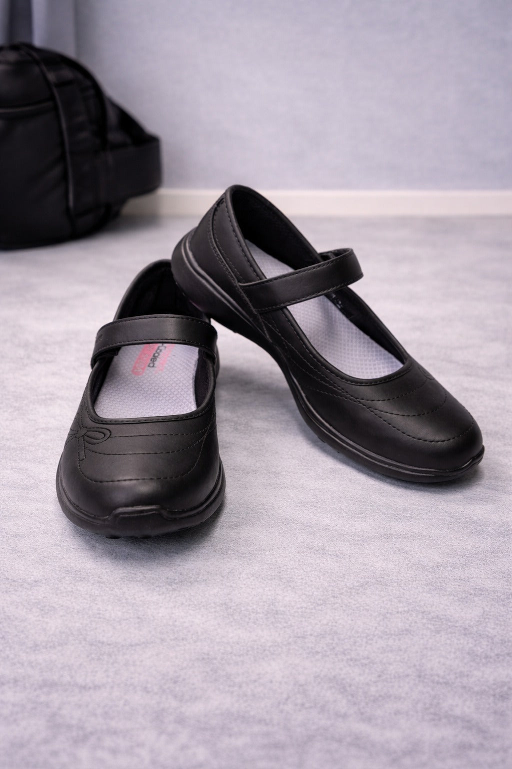 Skechers: Girls black sandals