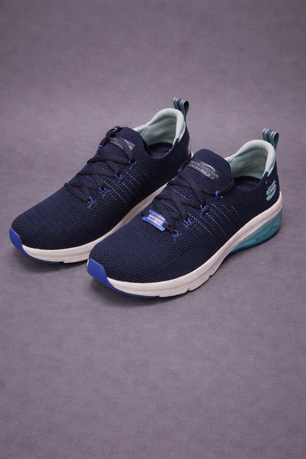 Skechers: Hot navy blue